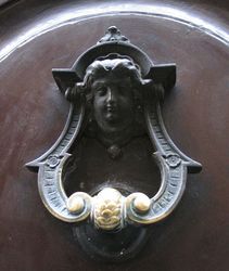 magnifique poigniée de porte avec tete en bronze