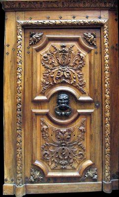 porte en buis sculpté du 17ème siècle