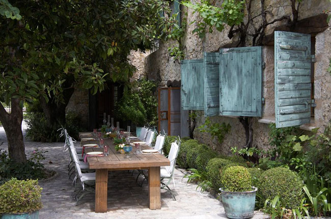table de dejeuner en provence