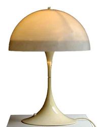 Lampe Panthella produite par Louis Poulsen, Danemark 