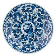 A BLUE AND WHITE PORCELAIN CHARGER AND A SMALL PLATE, CHINA, QING DYNASTY, KANGX