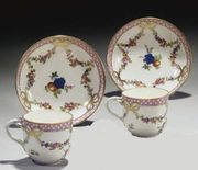  PAIR OF 18TH CENTURY VIENNA PORCELAIN CUPS AND SAUCERS, AND A 20TH CENTURY SILV