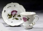 A PAIR OF 18TH CENTURY MEISSEN PORCELAIN SHAPED CUPS AND SAUCERS 

